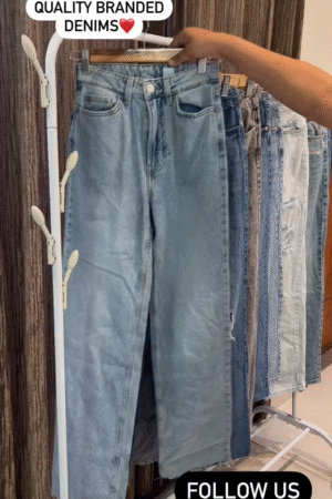 👖 Best Quality Branded Distressed Mid-Wash Denim Jeans with Relaxed Straight-Leg Fit and Ripped Knee Detailing 👖