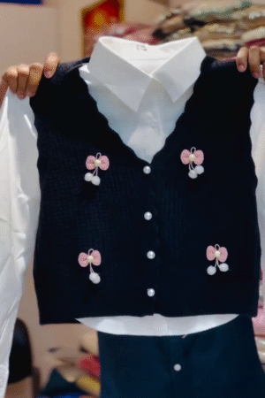 Classic White Shirt with Black Bow‑Embellished Knit Vest & Skirt Set 🖤🤍