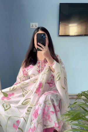 Blush Bloom Floral Kurta Set with Dupatta – Graceful Ethnic Elegance 🌸🤍✨