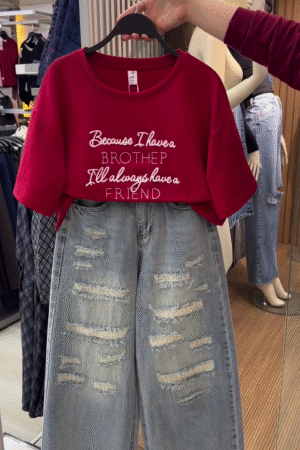 ❤️ Bestie Bond Graphic Tee & Distressed Denim Set – Cute, Cool & Forever Stylish 👯‍♀️✨