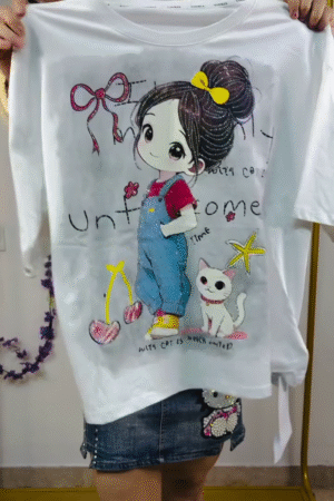 🤍 Aesthetic Graphic White Tee – Minimal, Trendy & Everyday Cool ✨👕